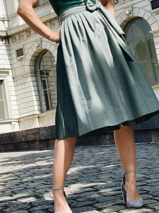 Damen Dirndl Kleid für das Oktoberfest | Mieder mit gestreiftem Midi-Schürze