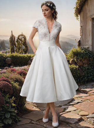 Hochzeitskleid für Damen mit V-Ausschnitt und kurzen Ärmeln | Midi