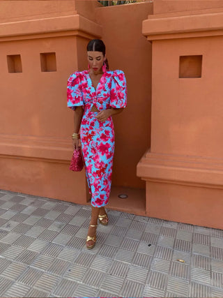 Damenkleid mit Puffärmeln und Ausschnitt | Midi