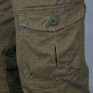 Herren-Cargohosen | Detail an den Taschen